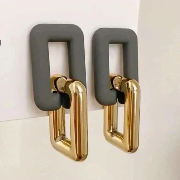 Jewelry - Gray and Gold Chainlink Earrings